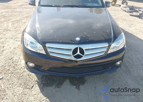 2010 Mercedes-Benz C 300 Luxury/Sport z USA, uszkodzony, nr VIN WDDGF5EB9AR086173